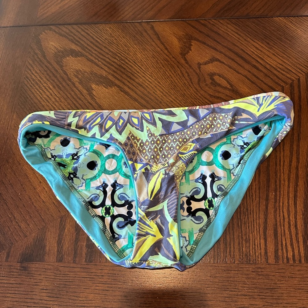Medium Maaji swim bottoms
